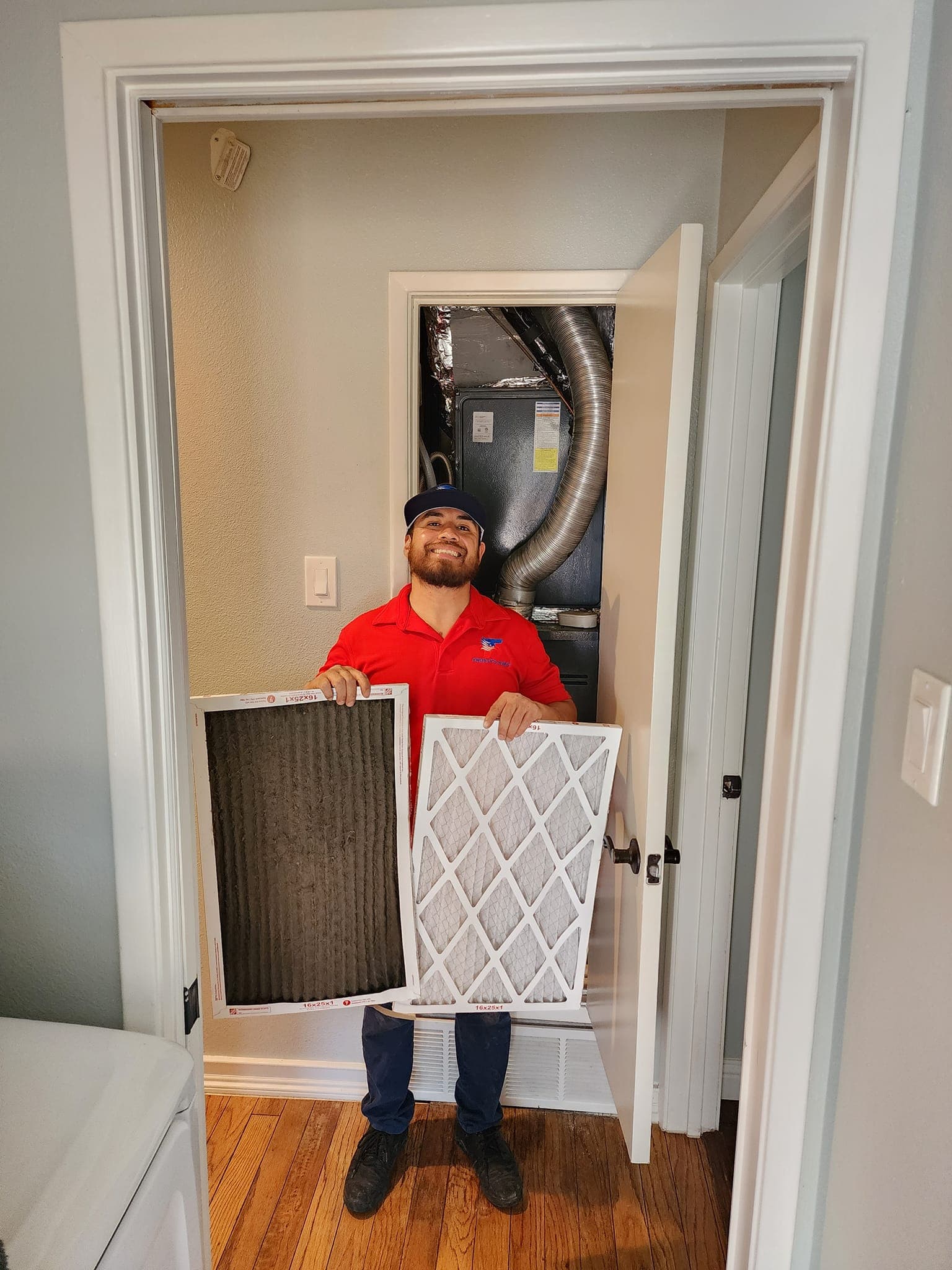 Omar Jacobo showing dirty vs clean HVAC filter — Frosty's HVAC maintenance